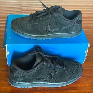 Nike Dunks Low SP Undefeated 5 On It Black